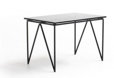 AeroZeppelin Tisch von Moroso Diesel, 100 cm breit, mit schwarzem Metallgestell. Moderner Designtisch.
